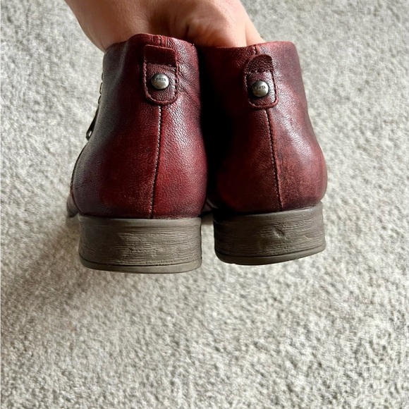 Earth Women's Size 10 B Ronan Garnet Oxblood Red Leather Ankle Booties Boots Zip - Picture 3 of 5